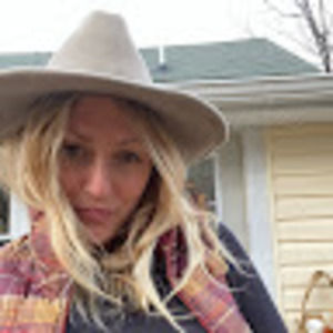 Meet your Posher, Elise